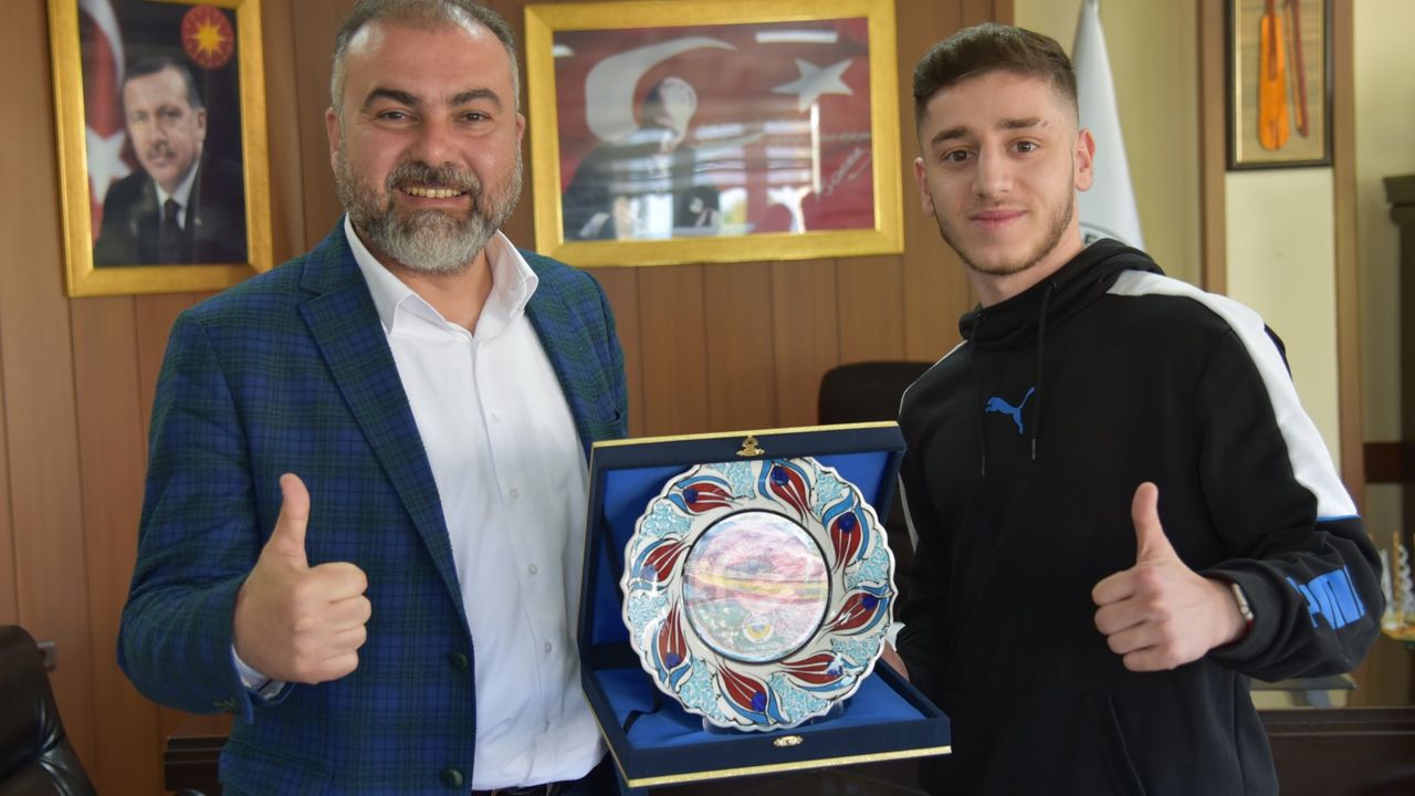 Tolga Erener, Karate'de Türkiye 2.si olan Burak Özdemir’i misafir etti