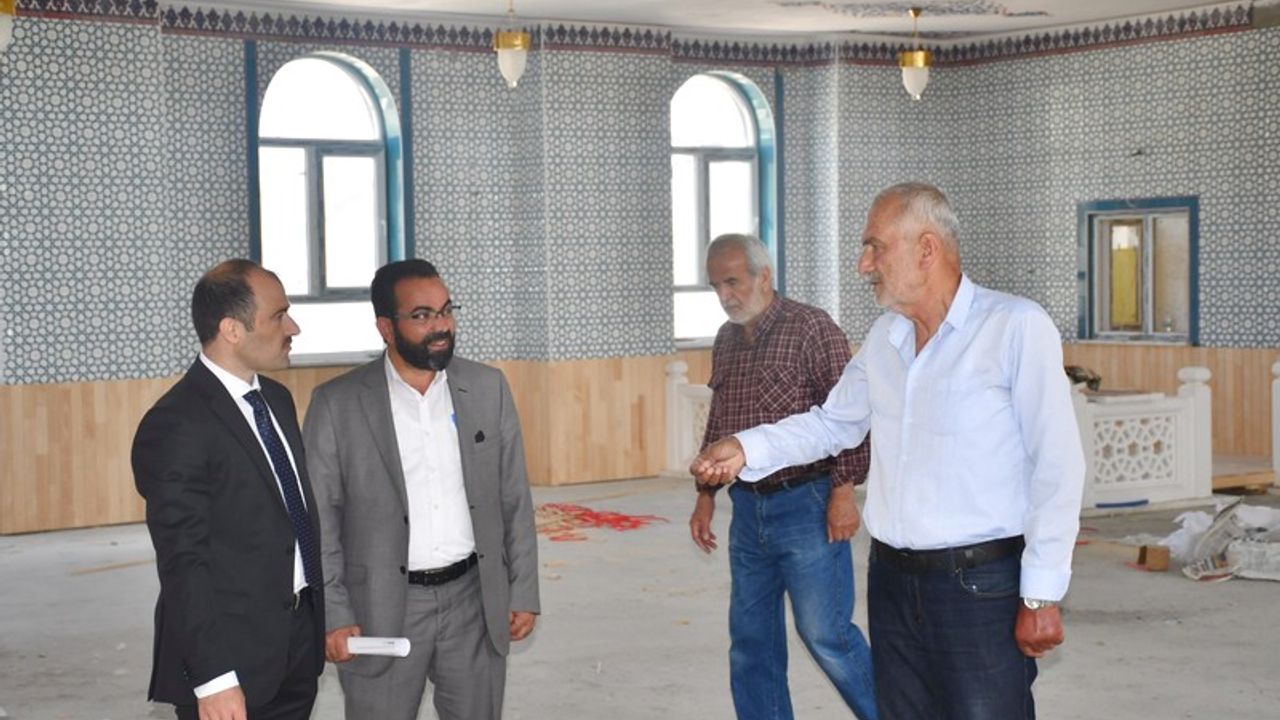 Alucra Kaymakamı Mustafa Çelik, Ashabı Suffa Camisini İnceledi