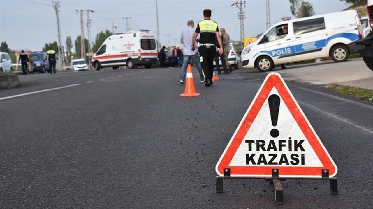 Bulancak'ta iki otomobil çarpıştı, 8 kişi yaralandı