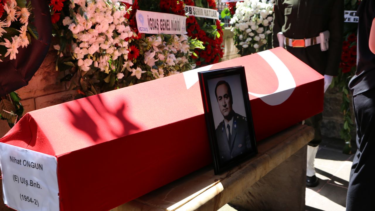 İBB Başkan Danışmanı Murat Ongun'un babası son yolculuğuna uğurlandı