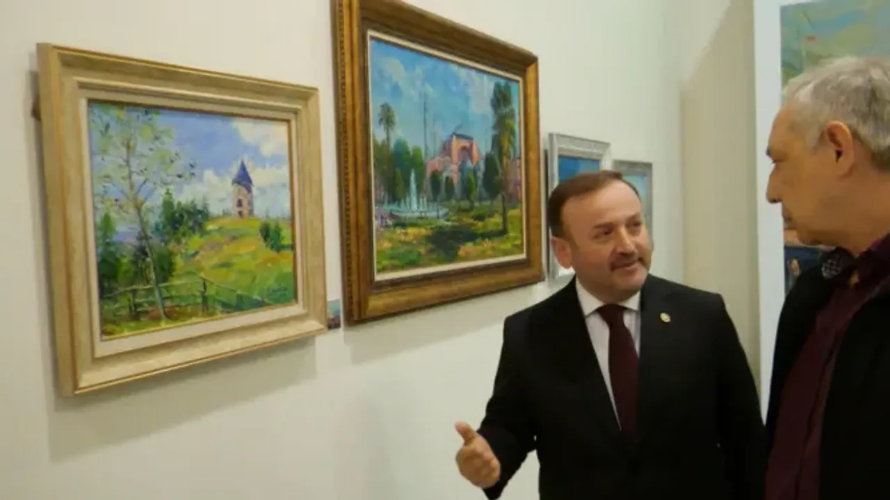 Sabri Öztürk’ün Beyoğlu’nda sergilenen “Ara Düşler” resim sergisi büyük ilgi gördü