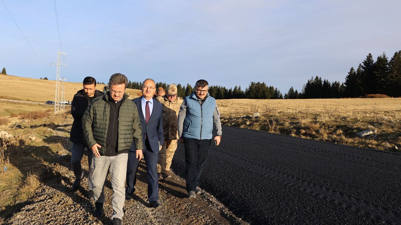 Vali Enver Ünlü, Yeşil Yol Projesi Kapsamında Yapılan Asfalt Yol Çalışmalarını İnceledi