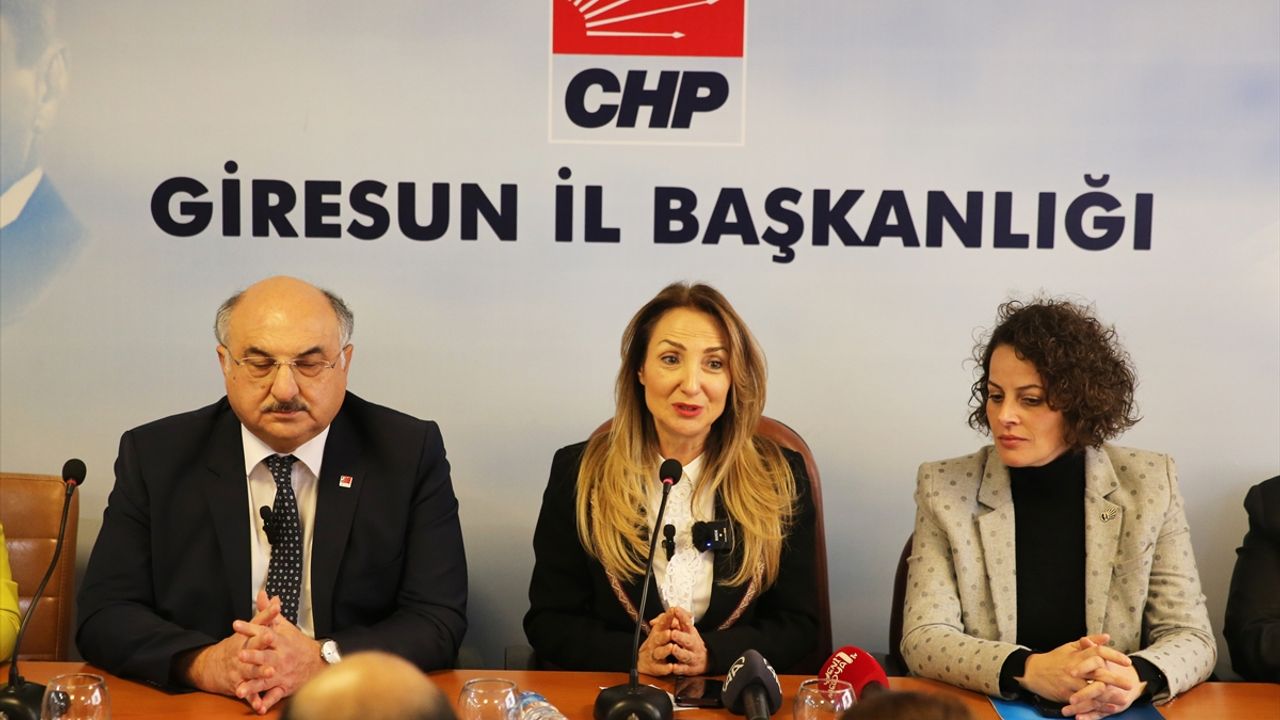 CHP Kadın Kolları Genel Başkanı Nazlıaka, Giresun'da partililerle buluştu