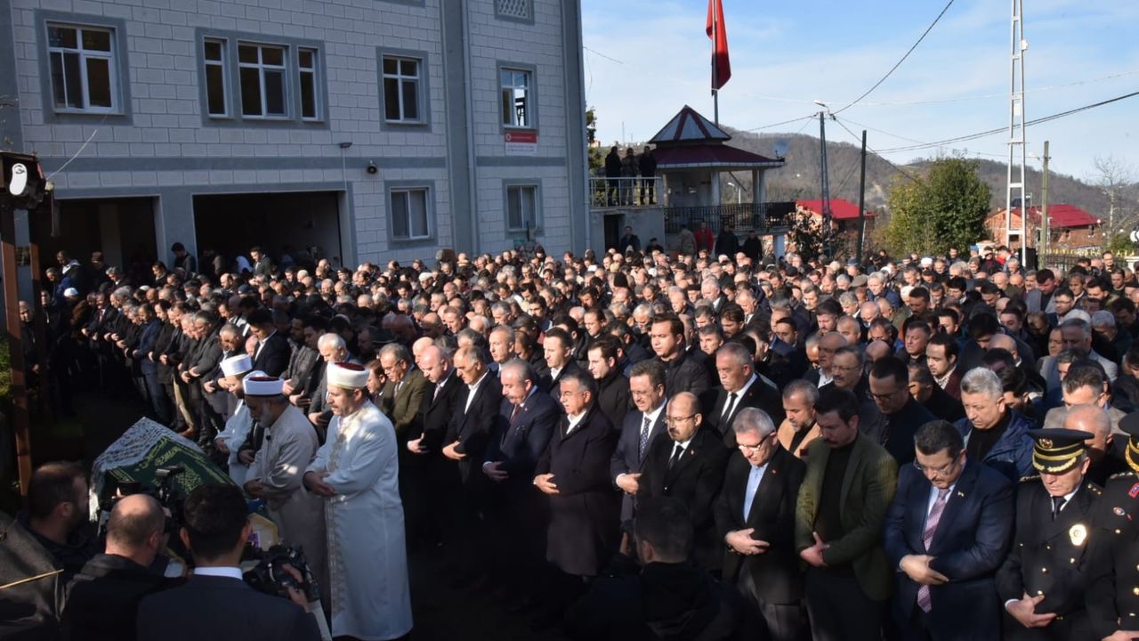 TBMM Başkanı Şentop, Giresun’da AK Partili Öztürk'ün annesinin cenazesine katıldı