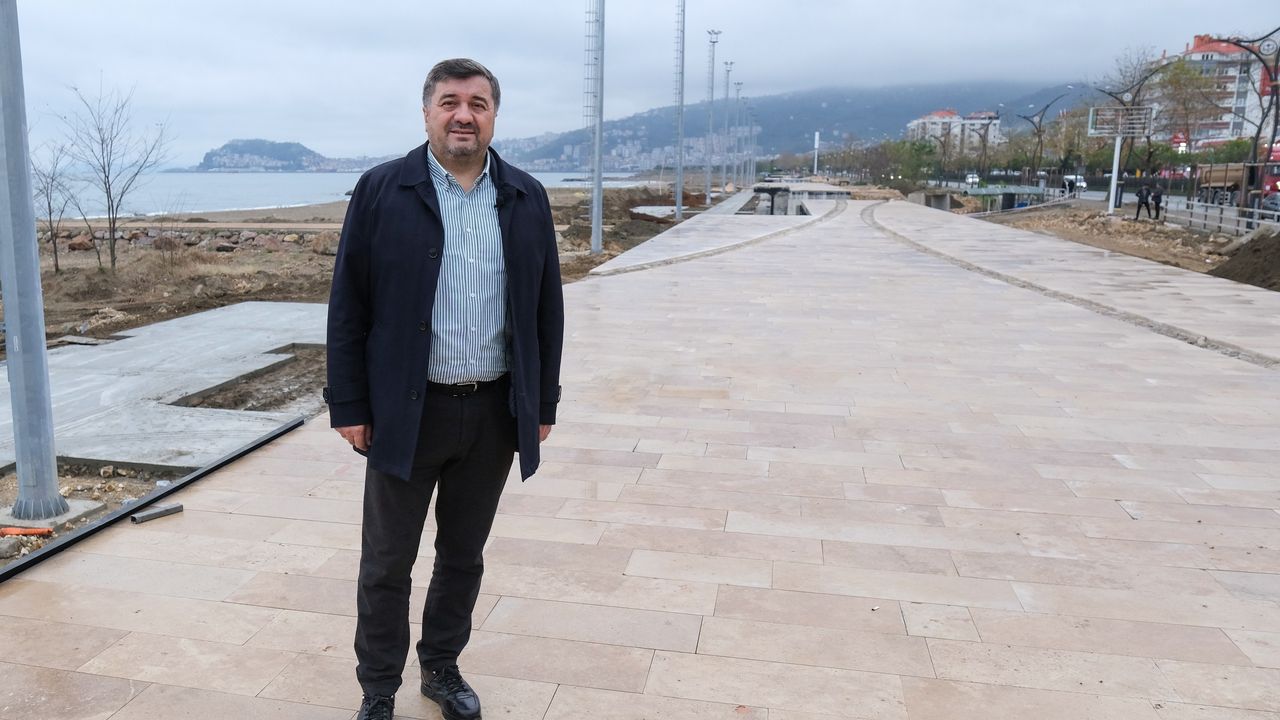 Başkan Şenlikoğlu, “Plajlar bölgesi ikinci etabının yeni deniz sezonuna yetiştirilmesini hedefliyor"
