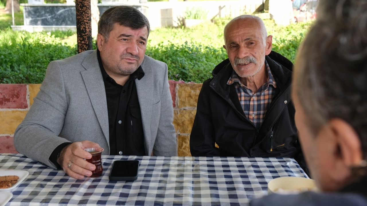 Aytekin Şenlikoğlu, Cumhuriyet mahallesinde sorun ve talepleri dinledi