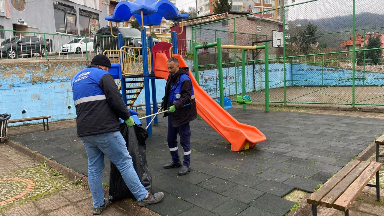 Park ve Bahçeler müdürlüğü bahar temizliğine hız verdi