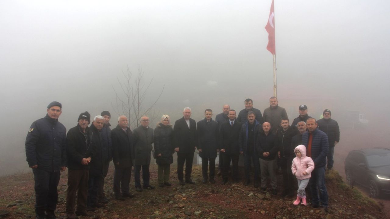 Güce'de 18 Mart Şehitleri Anma Günü ve Çanakkale Deniz Zaferi'nin 108. yıl dönümü töreni düzenlendi