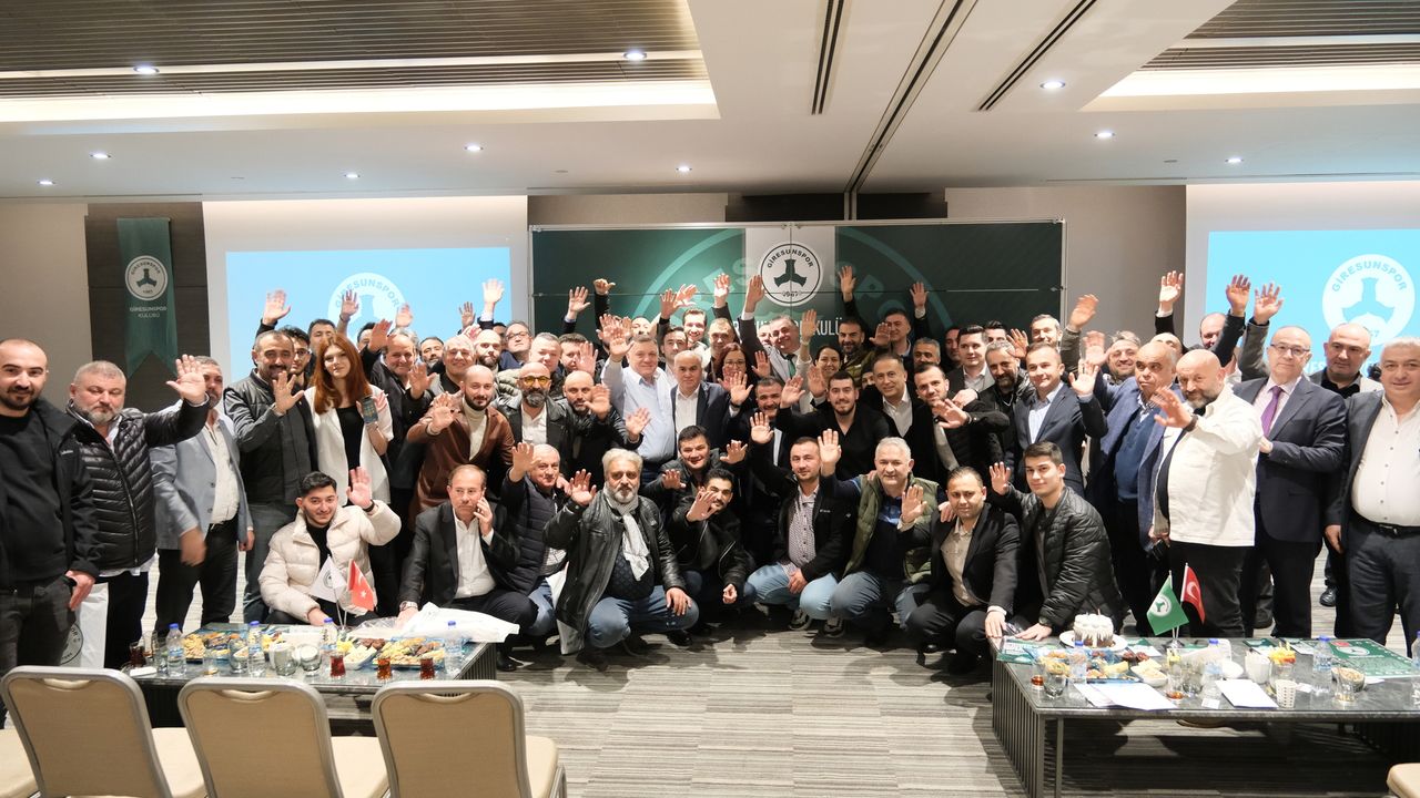 Giresunspor sevdalıları İstanbul'da düzenlenen Giresunspor Destek ve Üyelik Toplantısında buluştu