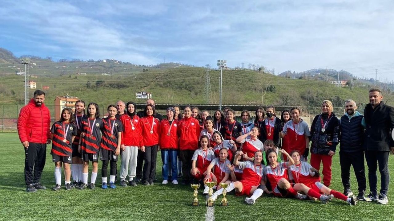 Okul Sporları Futbol Yıldızlar Kız İl Birinciliği müsabakaları tamamlandı