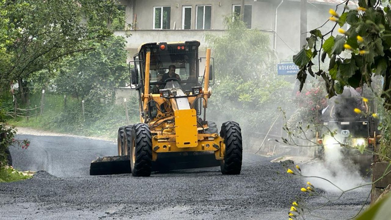 Çaykara Mahallesi Etbaşoğlu mevkiinde asfalt çalışması yürütülüyor