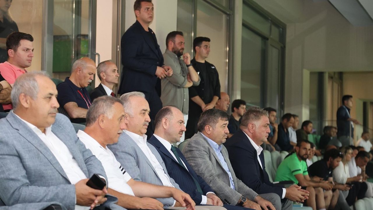 Vali Serdengeçti, Giresunspor Maçını Takip Etti