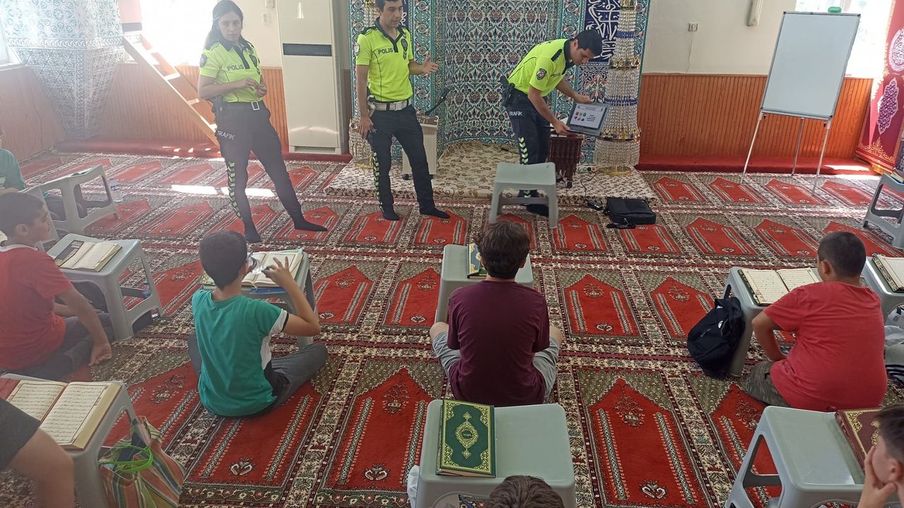 Espiye'de Kur'an kurslarındaki öğrencilerin trafik bilinci artırılıyor