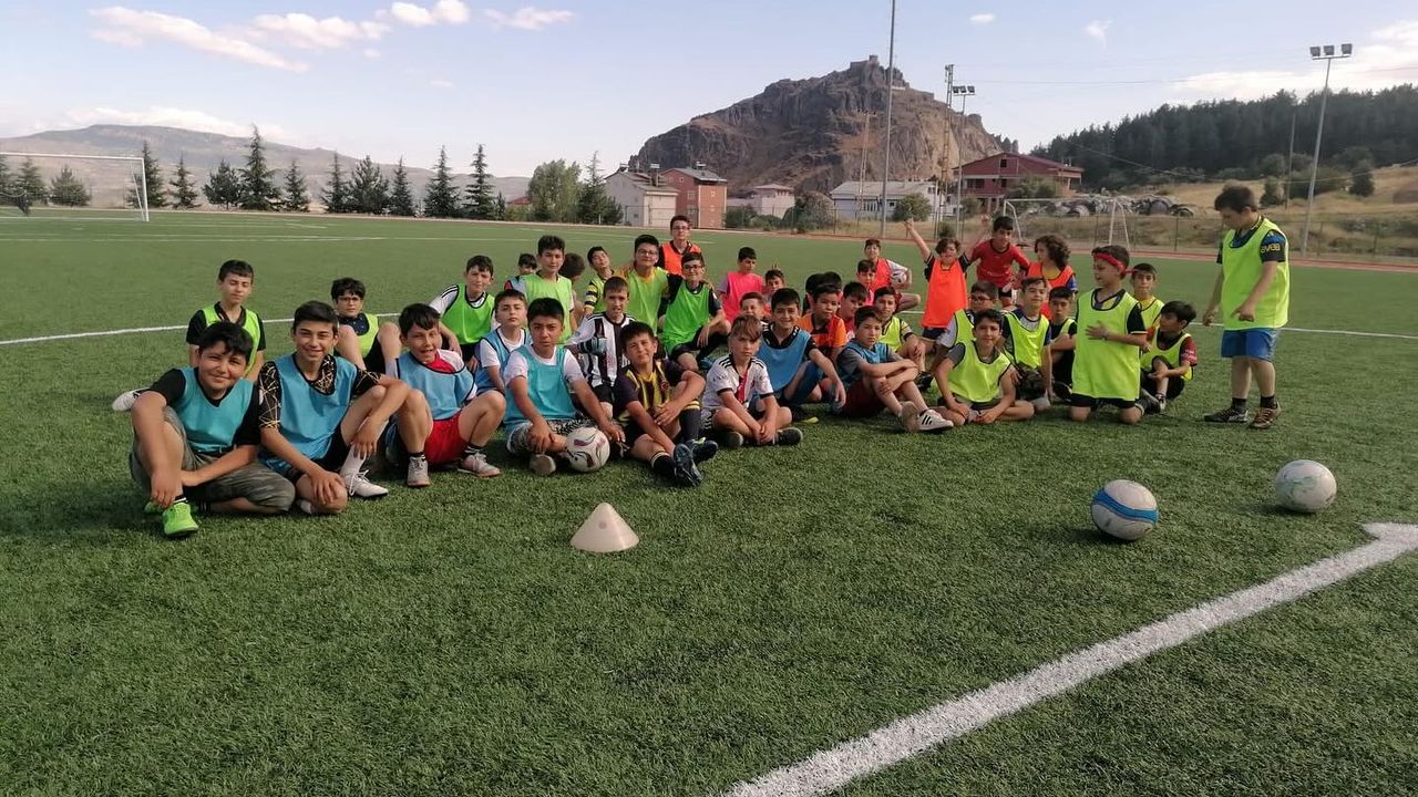 Şebinkarahisar Belediyesinden  9-13 yaş Grubuna Ücretsiz Futbol Kursu 