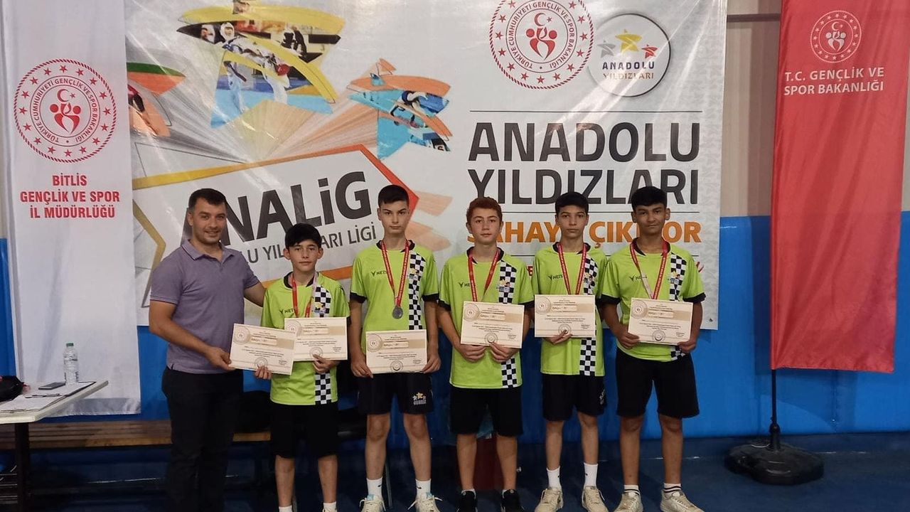 Giresun Badminton Erkek Takımı Türkiye Finallerine Gidiyor 