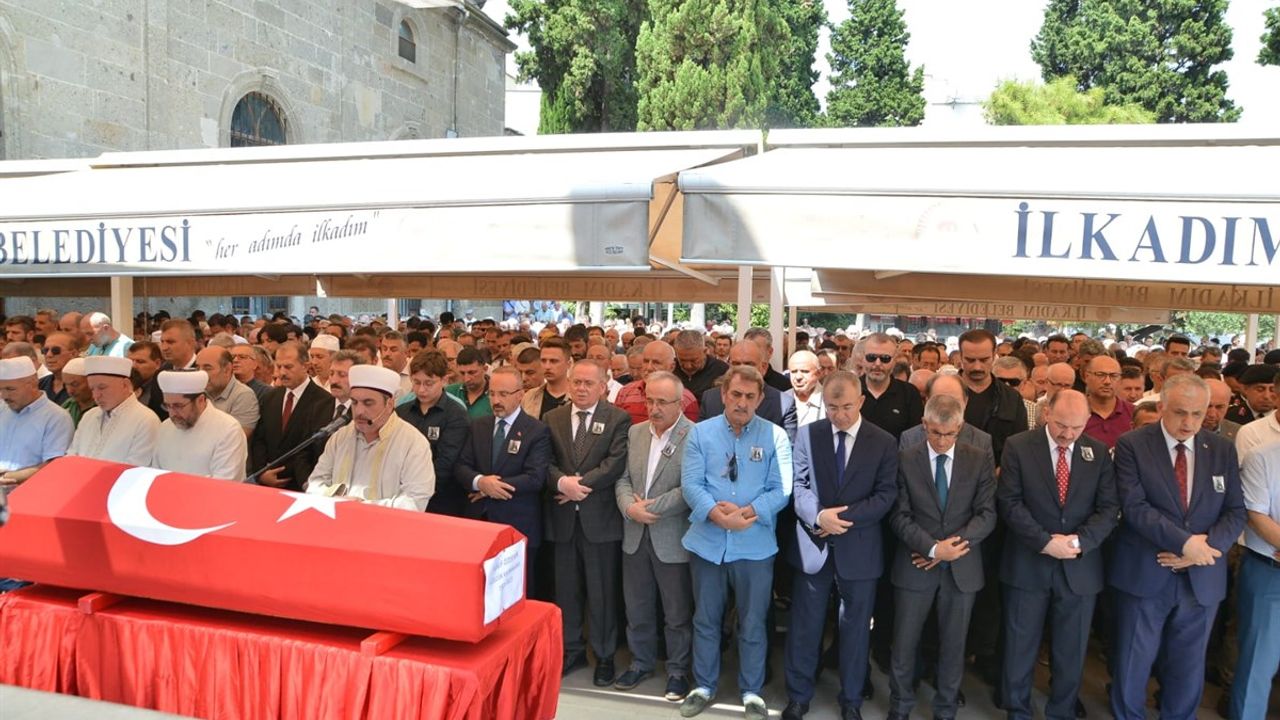 Vali Serdengeçti, Gölcük Kaymakamı Özdemir’in Cenaze Törenine Katıldı