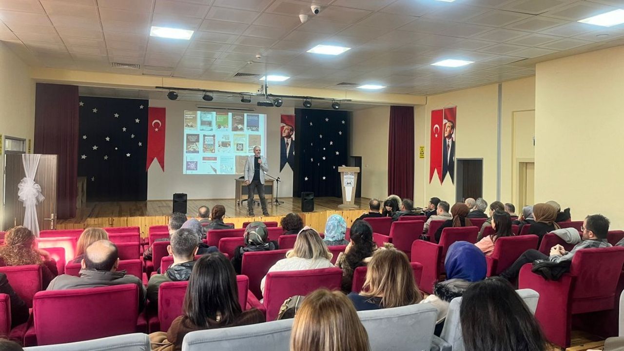Giresun'da Türkçe Öğretmenleri İçin Mesleki Gelişim Semineri Düzenlendi