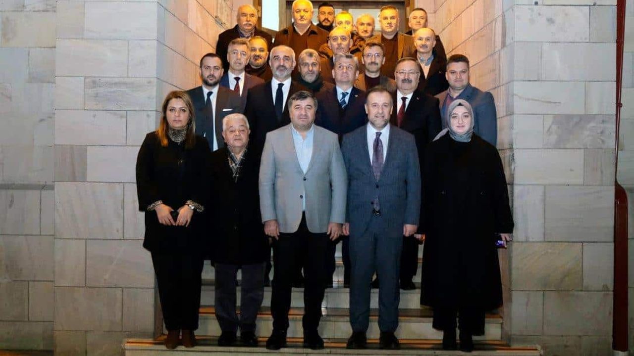 Millî Eğitim Bakan Yardımcısı Şamlıoğlu ve Genel Müdürler, Giresun Belediye Başkanı Şenlikoğlu'nu Ziyaret Etti