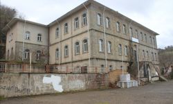 5 yıl önce kapatılan tarihi Tirebolu Lisesinin yeniden açılması isteniyor