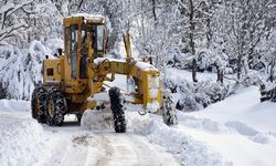 Kapalı köy yollarında karla mücadele çalışmaları devam ediyor