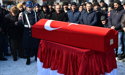 Depreme konakladığı otelde yakalanan er Akgün'ün cenazesi defnedildi