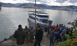Depremzede aileler Giresun Adası'nı gezdi