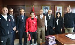 Vali Serdengeçti, Dünya Şampiyonu Turgut Aslan Yaraman'ı Makamında Kabul Etti