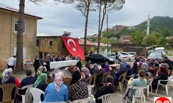 Piraziz Esentepe Köyü muhtarı Hasan Şahin  bu yılda anneleri unutmadı