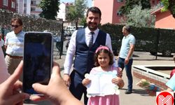 Piraziz Belediye Başkanı Mahmut Esat Ayyıldız, Öğrencilerin Karne Heyecanına Ortak Oldu