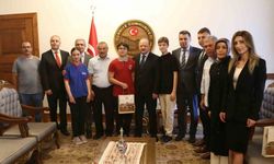 Vali Dallı, LGS’de Türkiye birincisi olan öğrencileri kabul etti