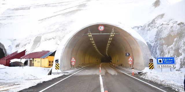 Eğribel Tüneli'nin bir tüpü ulaşıma açıldı