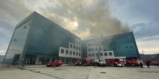 Giresun Üniversitesi Turizm Fakültesi binasının çatısında çıkan yangın söndürüldü