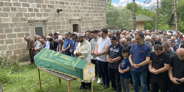 İstanbul'da kiracısı tarafından öldürülen ev sahibinin cenazesi Giresun'da defnedildi