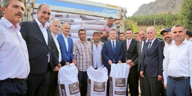 Vali Ünlü, TAKEP Projesi Kapsamında Çiftçilere Hibe Sertifikalı Tohum Dağıtımını Başlattı
