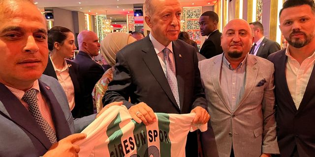 Cumhurbaşkanı Erdoğan'a Giresunspor forması