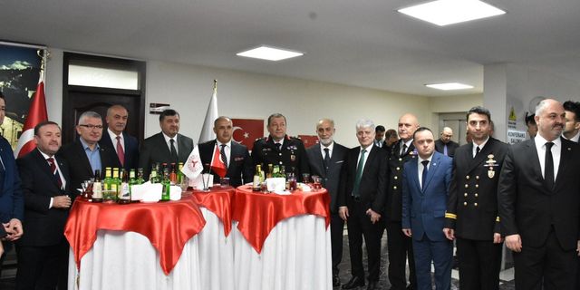 Mehmet Fikret Çavuş ev sahipliğinde toplu bayramlaşma yapıldı