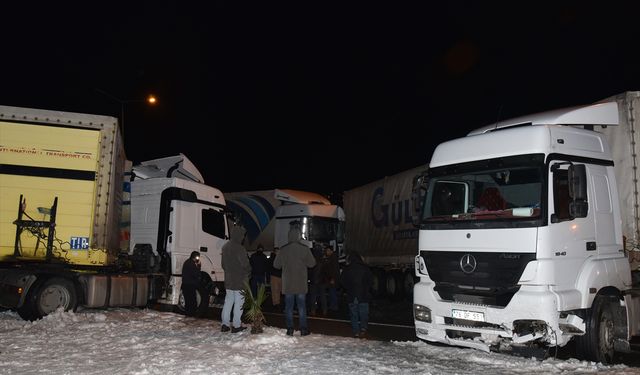 Karadeniz Sahil Yolu'nda zincirleme trafik kazası ulaşımı aksattı