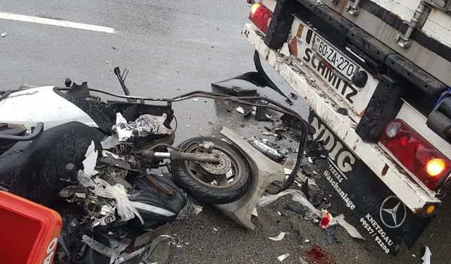 Tıra çarpan motosiklet sürücüsü hayatını kaybetti