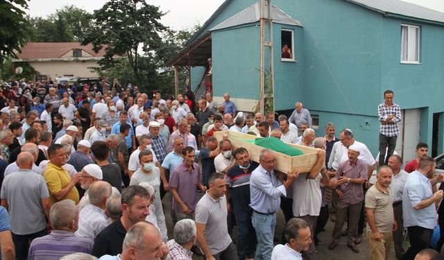 Trafik kazasında hayatını kaybeden karı koca toprağa verildi.