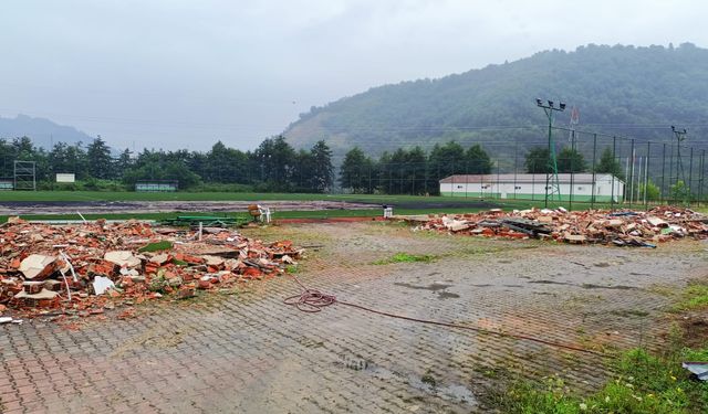 Organize Sanayi Futbol Sahası'nın yıkımından Bakanlığın haberi yok