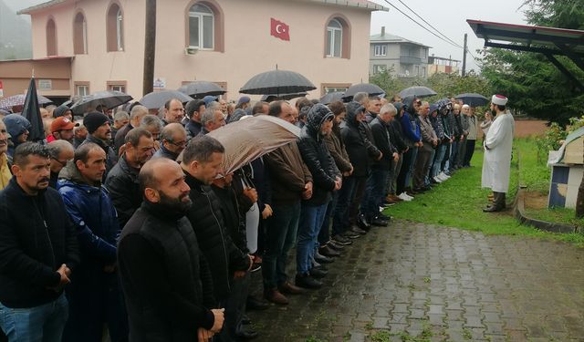 Espiye'de trafik kazası sonrası ölen kişinin cenazesi toprağa verildi