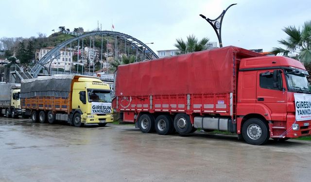 Giresun'dan dün 3 tır dolusu yardım malzemesi yola çıktı