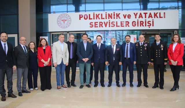 Vali Vekili Çavuş, Görevi Başındaki Sağlıkçılarla Bayramlaştı