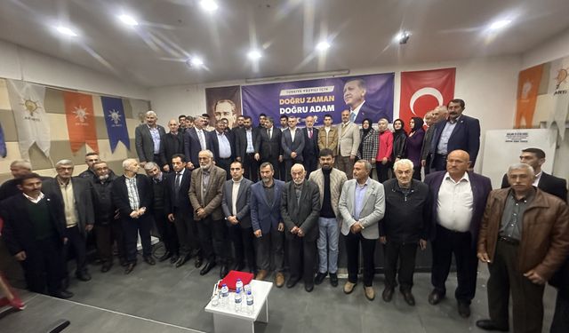 Şebinkarahisar'da AK Parti'nin yeni üyelerine rozet takıldı