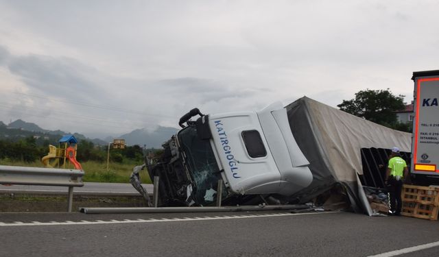 Trafik kazalarında 3 yaralı