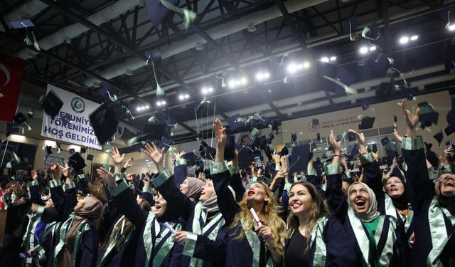 Giresun Üniversitesi 2023 Yılı Mezunlarını Uğurladı