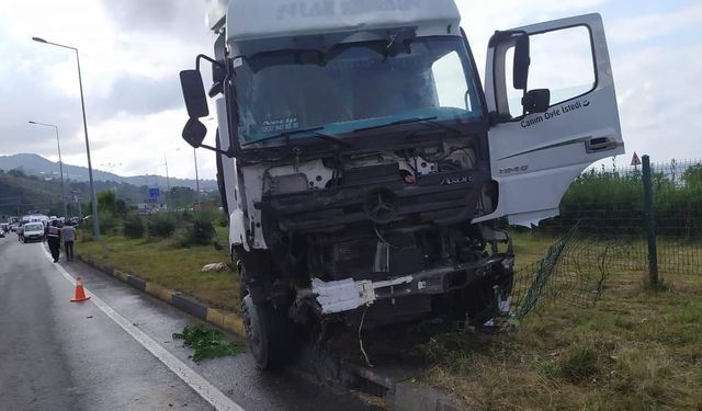 Kırmızı ışık ihlali yaparak iki kişinin ölümüne neden olan tır sürücüsü tutuklandı