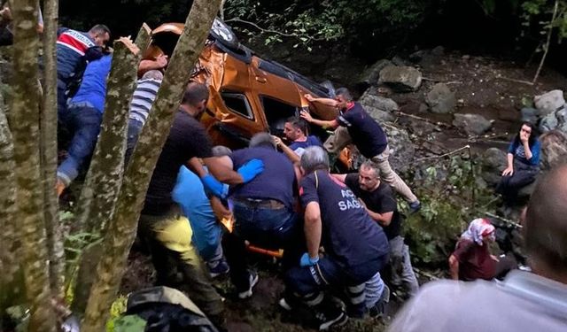 Keşap'ta trafik kazası; 1 ölü, 4 yaralı