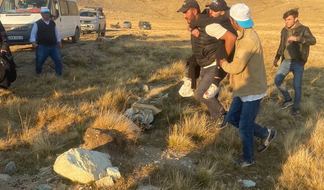 Şehitler anısına vefa yürüyüşü yapan gruba ayı saldırdı: 1 kişi yaralandı