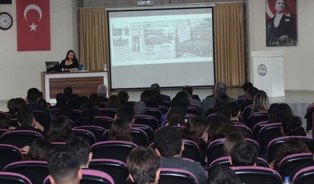 "Cumhuriyetin 100. Yılında Atatürk Vizyonuyla Gelecek Yüzyıla Bakış" Adlı Konferans Düzenlendi